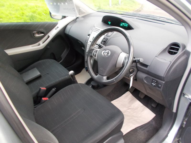 2008 TOYOTA YARIS TR VVTI image 4