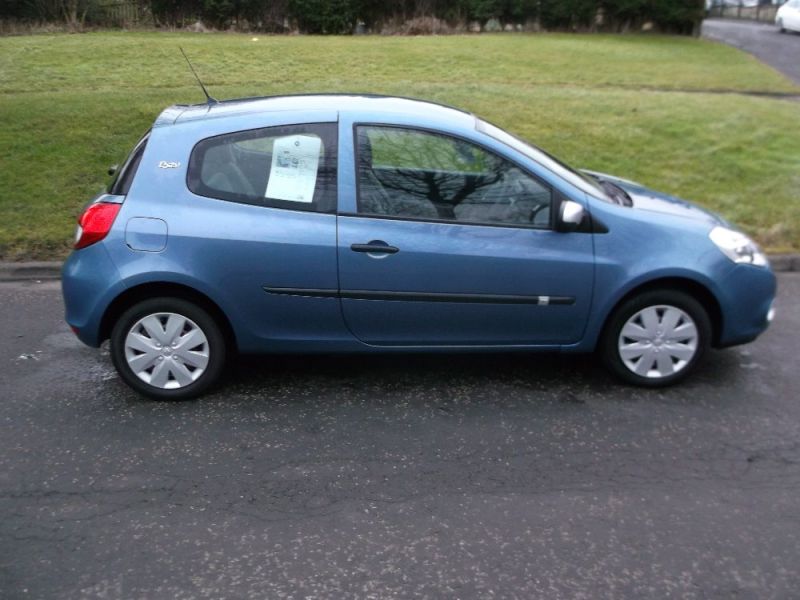 2011 RENAULT CLIO BIZU image 1