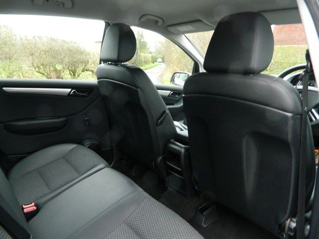 2011 Mercedes B Class B180 BLUEEFFICIENCY SPORT image 5