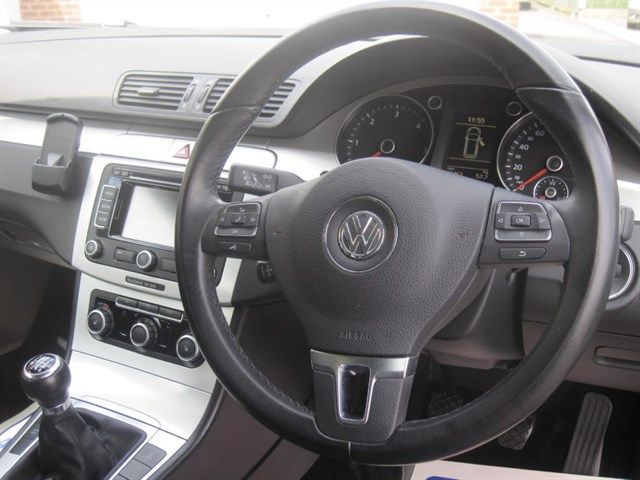 2010 VW Passat HIGHLINE PLUS TDI image 4