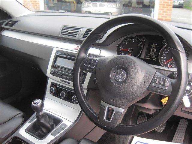 2009 VW Passat HIGHLINE TDI image 4