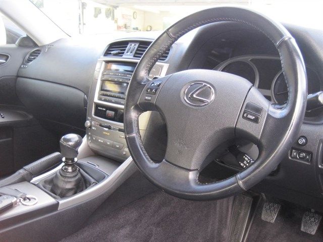 2009 Lexus IS 220d SE image 4