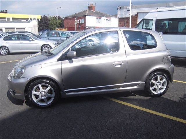 2003 Toyota Yaris T SPORT VVT-I image 2