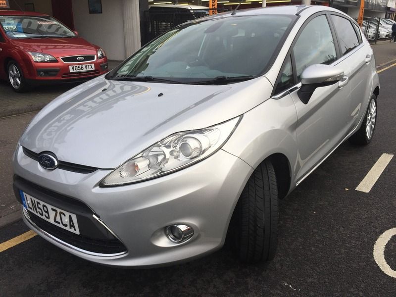 2009 Ford Fiesta Titanium image 2