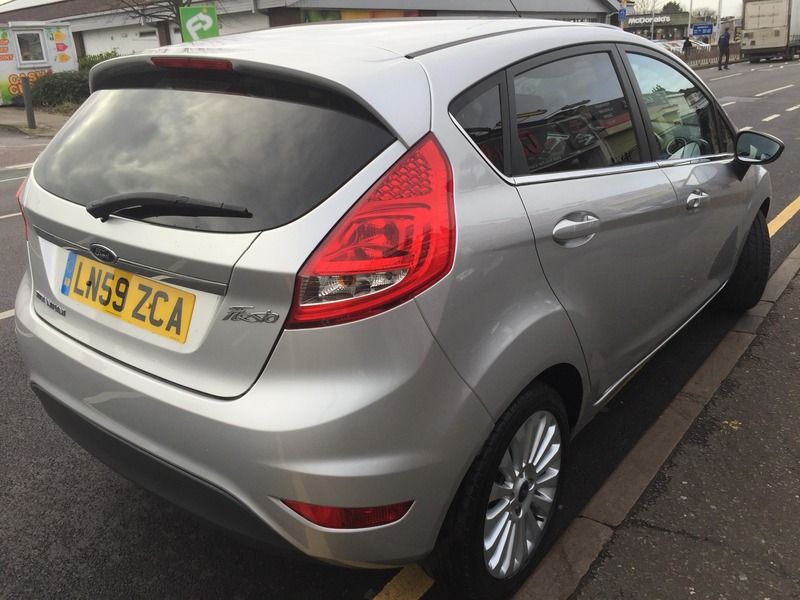 2009 Ford Fiesta Titanium image 3