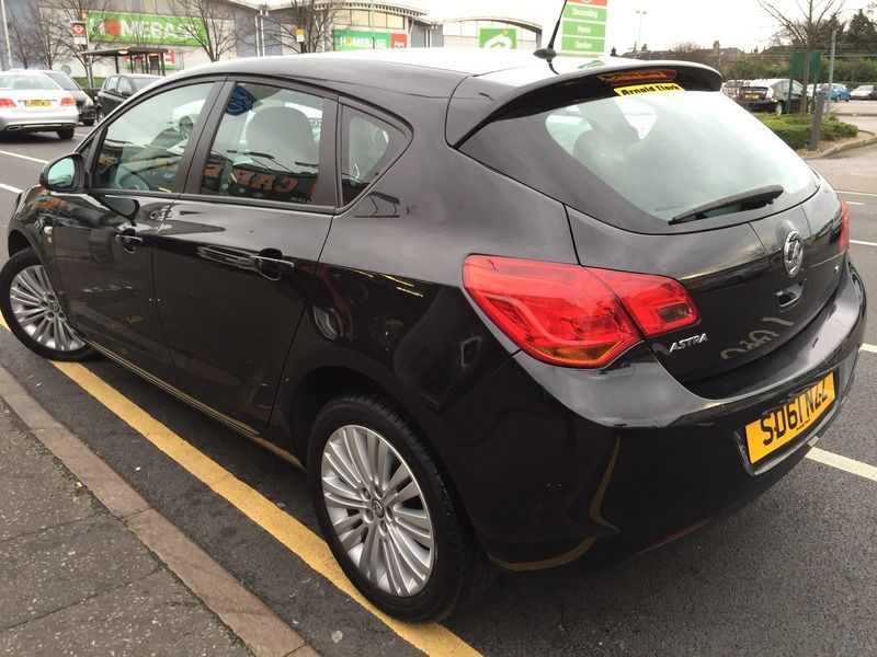 2011 Vauxhall Astra Excite image 3