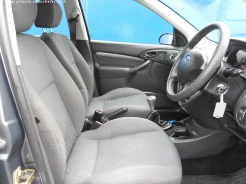 2005 Ford Focus 1.6 Zetec 5dr image 3