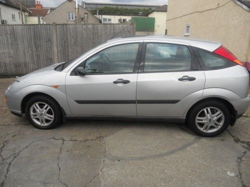 2002 Ford Focus 1.8 Zetec 5dr image 2