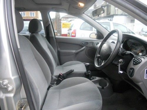 2002 Ford Focus 1.8 Zetec 5dr image 3