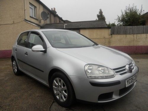 2005 Volkswagen Golf 1.6 SE FSI 5dr image 1