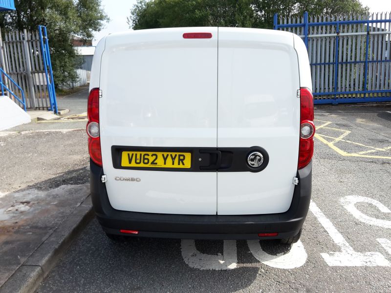 2012 Vauxhall Combo 1.3CDTi image 3