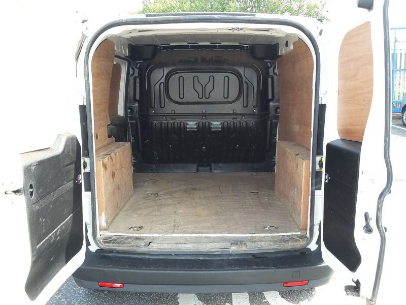 2012 Vauxhall Combo 1.3CDTi image 5