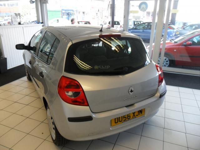 2006 RENAULT CLIO 1.1 16V 5d image 2