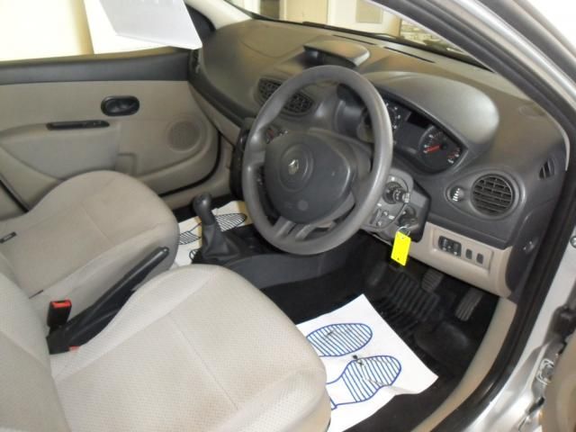 2006 RENAULT CLIO 1.1 16V 5d image 4