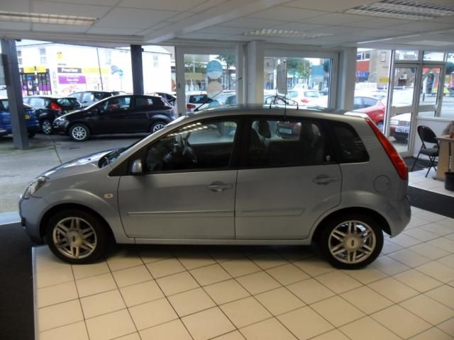 2007 FORD FIESTA 1.6 GHIA 16V 5d image 2