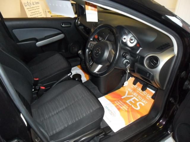 2009 MAZDA 2 1.3 TAMURA 5d image 4