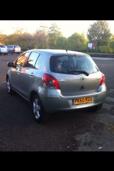 2010 Toyota Yaris vvti image 2