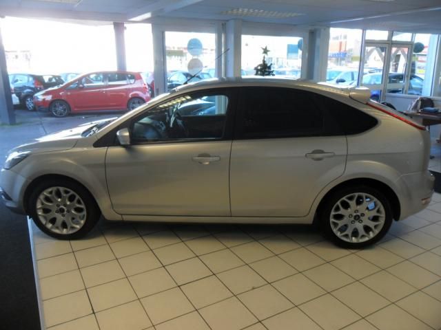 2009 FORD FOCUS 1.8 ZETEC 5d image 2