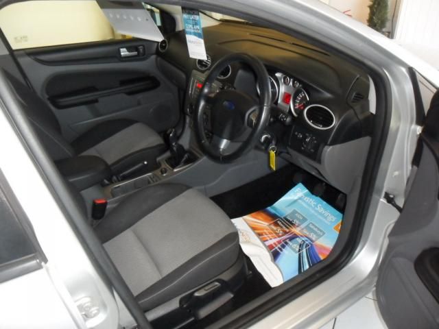 2009 FORD FOCUS 1.8 ZETEC 5d image 4