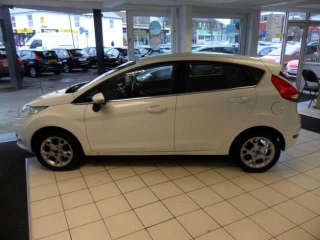 2012 FORD FIESTA 1.2 ZETEC 5d image 2
