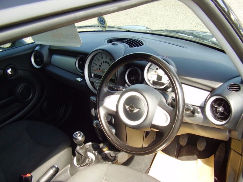 2010 MINI HATCH COOPER image 4