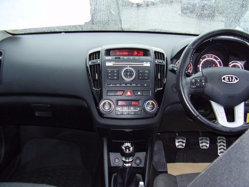 2010 KIA CEED 3 image 4