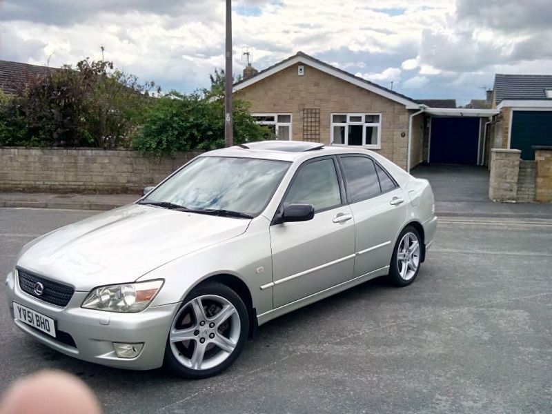 2001 Lexus Is 200 Se image 2