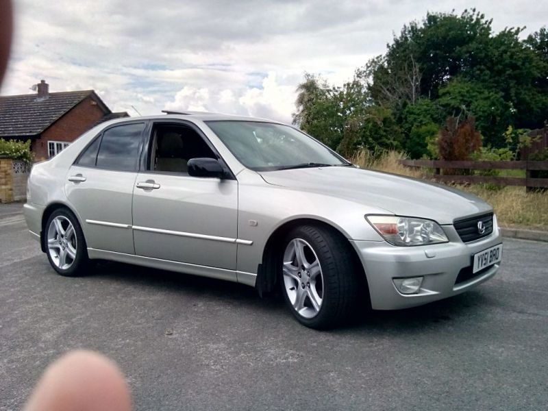 2001 Lexus Is 200 Se image 3