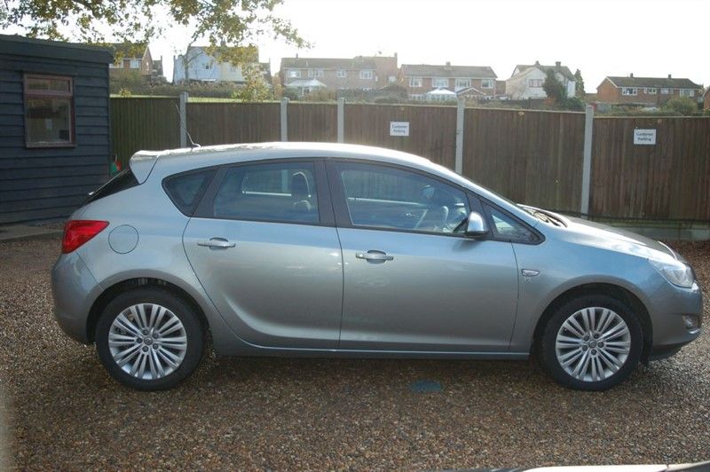 2012 Vauxhall Astra EXCITE 1.4 image 2