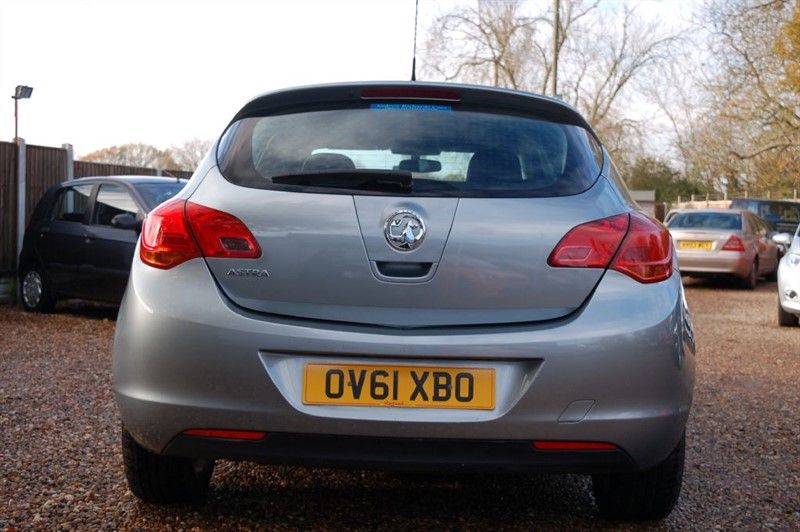 2012 Vauxhall Astra EXCITE 1.4 image 3
