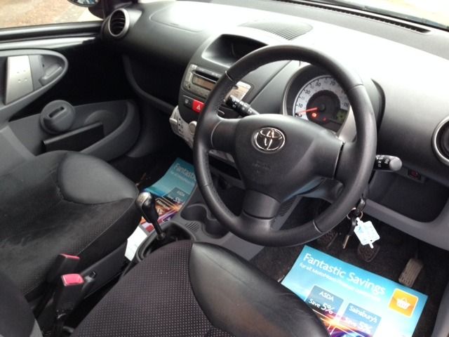 2010 Toyota Aygo 1.0 VVT-i Black 3dr image 4