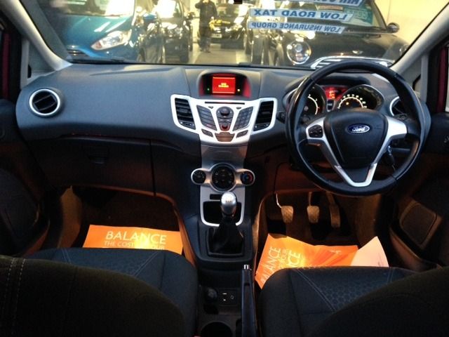 2010 Ford Fiesta 1.2 Zetec 3dr image 4