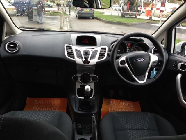 2011 Ford Fiesta 1.2 Zetec 3dr image 4