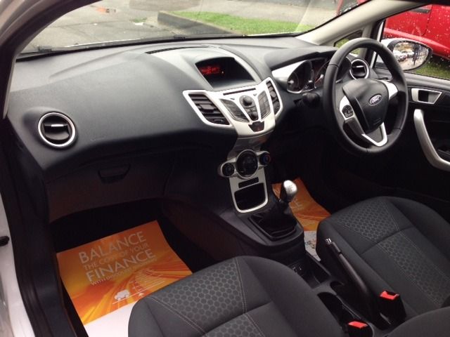 2011 Ford Fiesta 1.2 Zetec 3dr image 5