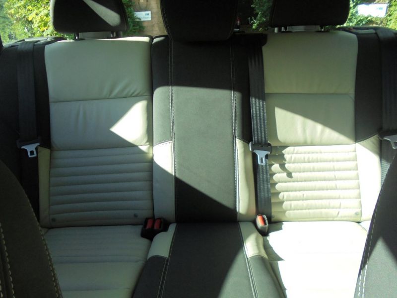 2011 Volvo V50 D2 [115] R DESIGN 5dr image 5