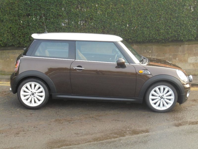 2009 MINI Hatch Cooper 1.6 Cooper Mayfair 3dr image 2