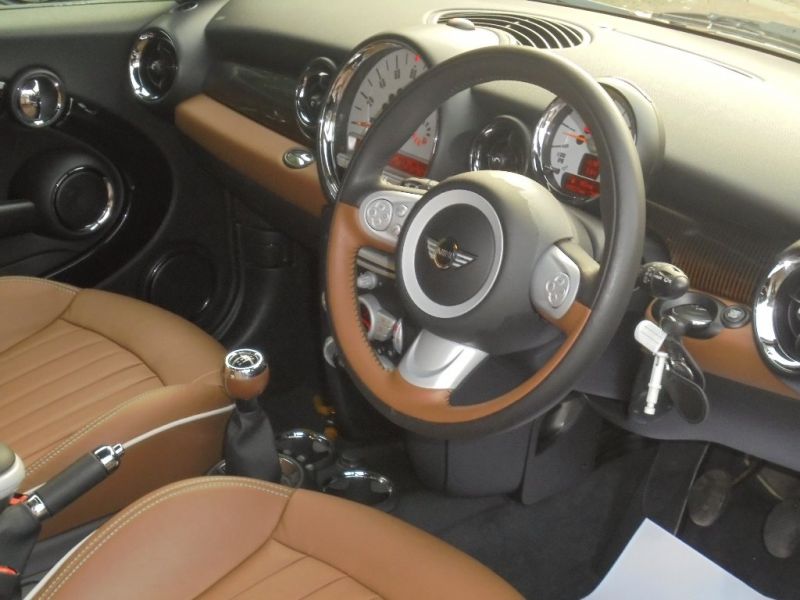 2009 MINI Hatch Cooper 1.6 Cooper Mayfair 3dr image 4