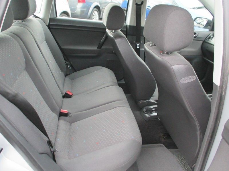 2004 Volkswagen Polo 1.2 5d image 5