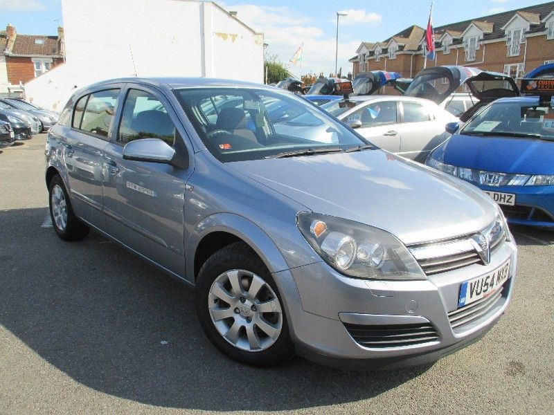 2004 Vauxhall Astra 1.6i 16v Club 5d image 1