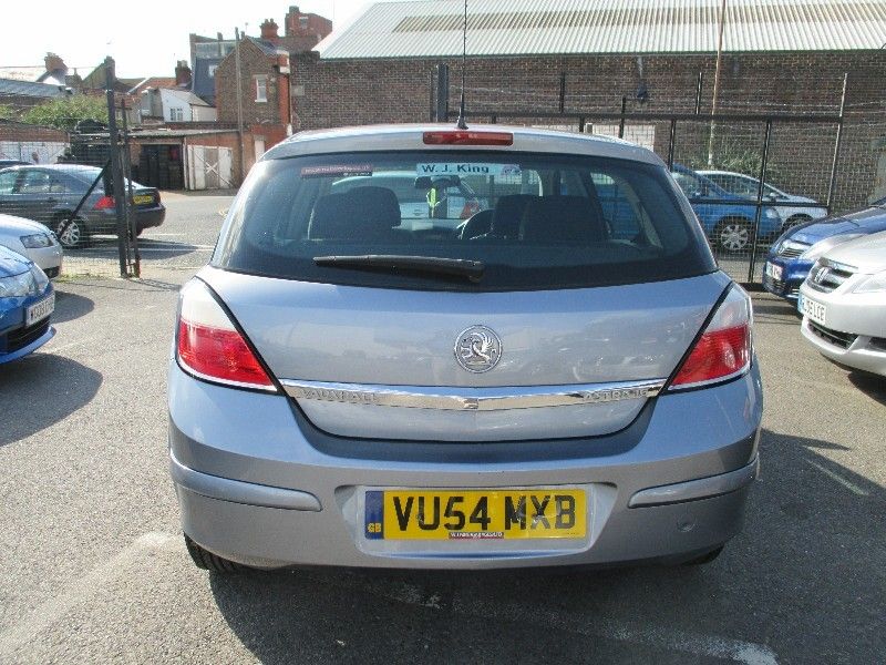 2004 Vauxhall Astra 1.6i 16v Club 5d image 3
