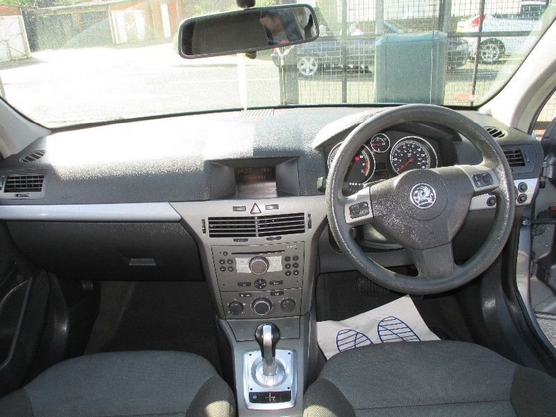 2004 Vauxhall Astra 1.6i 16v Club 5d image 4
