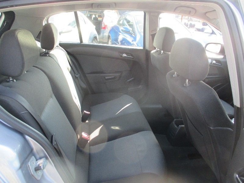 2004 Vauxhall Astra 1.6i 16v Club 5d image 5
