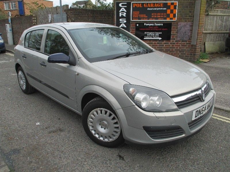 2004 Vauxhall Astra 1.4i 16v Life 5d image 1