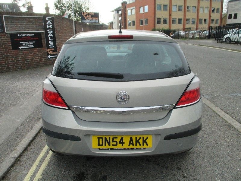 2004 Vauxhall Astra 1.4i 16v Life 5d image 3