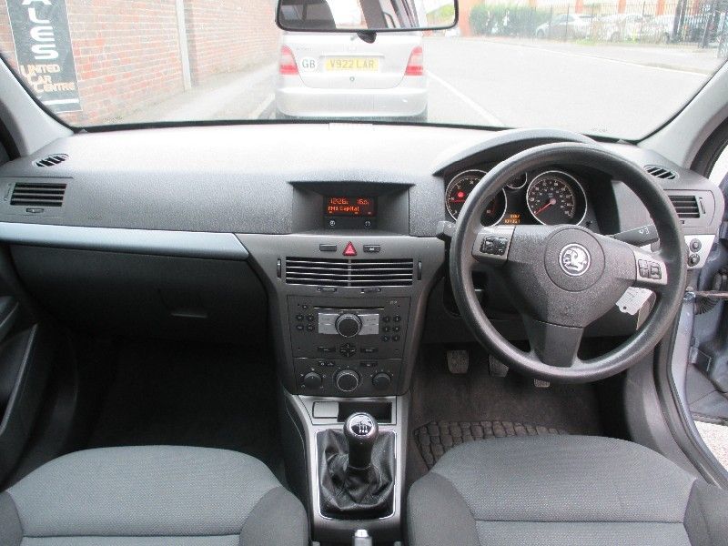 2006 Vauxhall Astra 1.3CDTi 16v Club 5d image 4