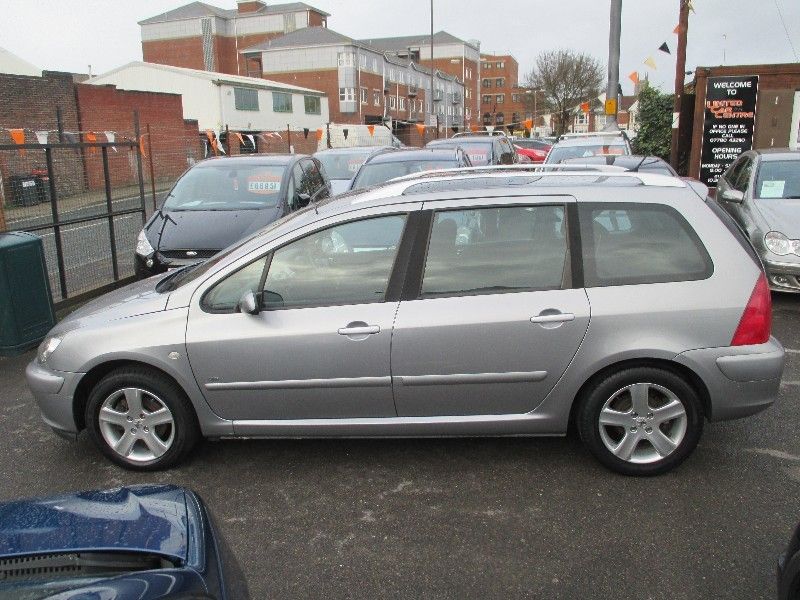 2004 Peugeot 307 1.6HDi SE 5d image 2
