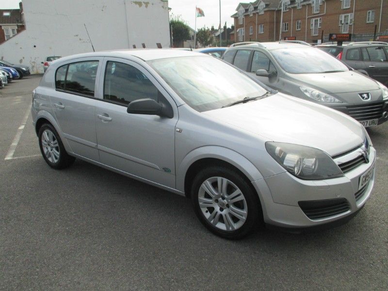2005 Vauxhall Astra 1.4i 16v Active 5d image 1