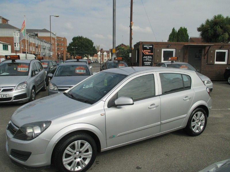 2005 Vauxhall Astra 1.4i 16v Active 5d image 2