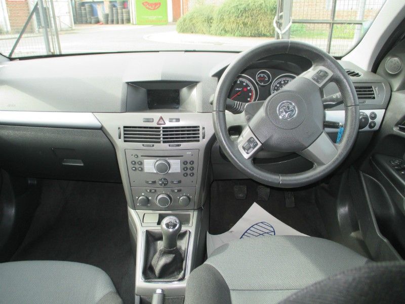 2005 Vauxhall Astra 1.4i 16v Active 5d image 4