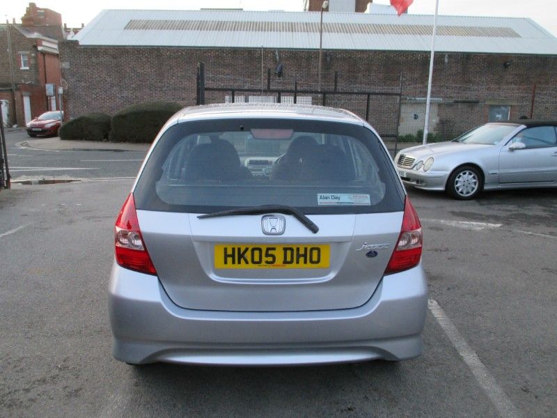 2005 Honda Jazz 1.4i-DSI Sport 5d image 3